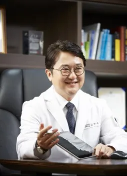 [데일리메디] 줄기세포 선두주자가 직접 연 치료클리닉